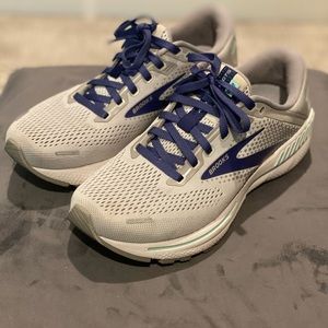 Womens Brooks Adrenaline GTS 22